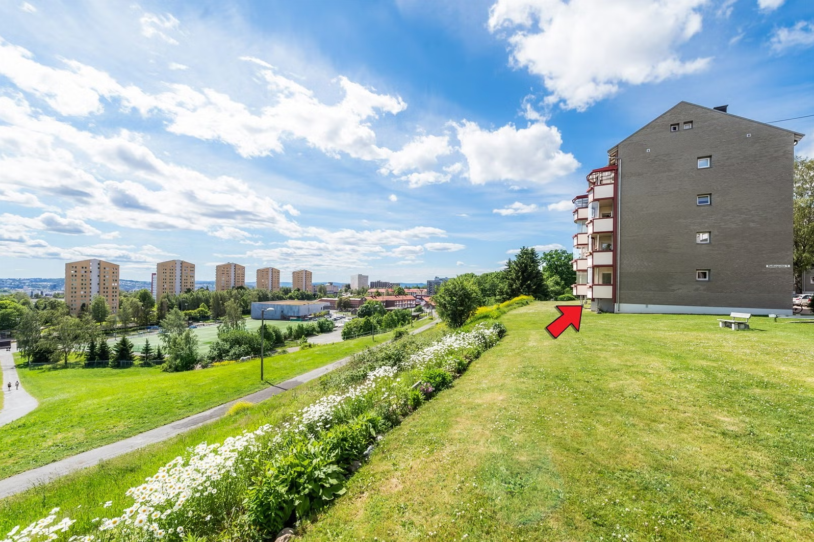 Sommerbilde lånt fra forrige annonse. Galleribilde