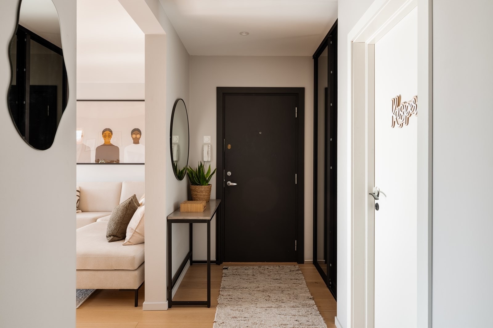 I tillegg til god lagringsplass i leiligheten, disponerer den både kjeller- og loftsbod. Galleribilde