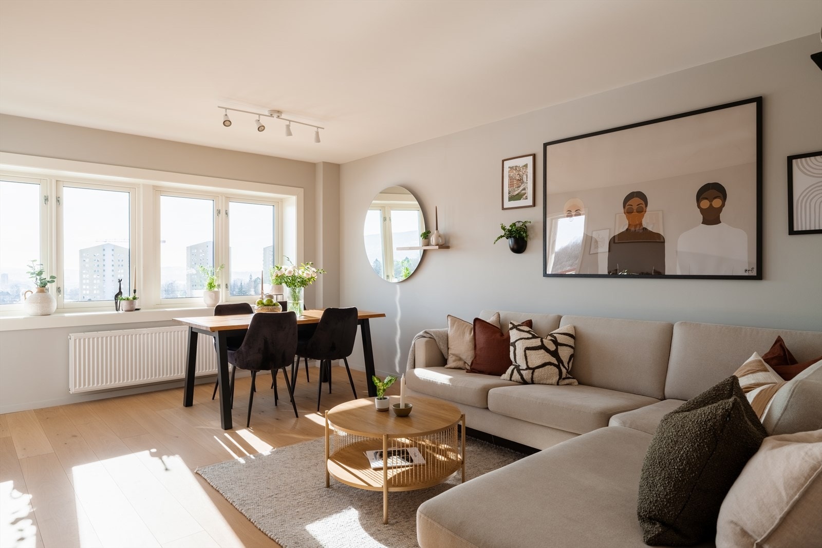 Leiligheten blir oppvarmet med radiatoranlegg som er inkludert i felleskostnadene. Galleribilde