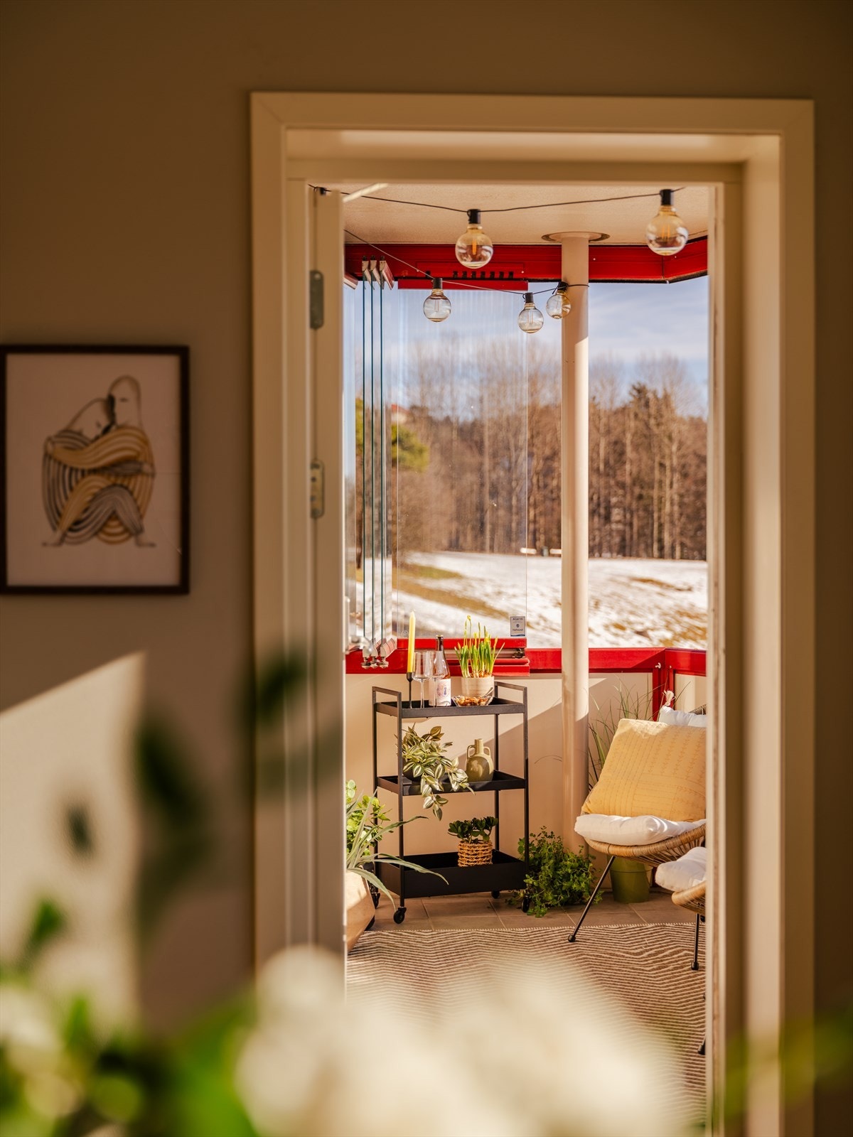 Fra stuen er det utgang til en innglasset balkong. Galleribilde