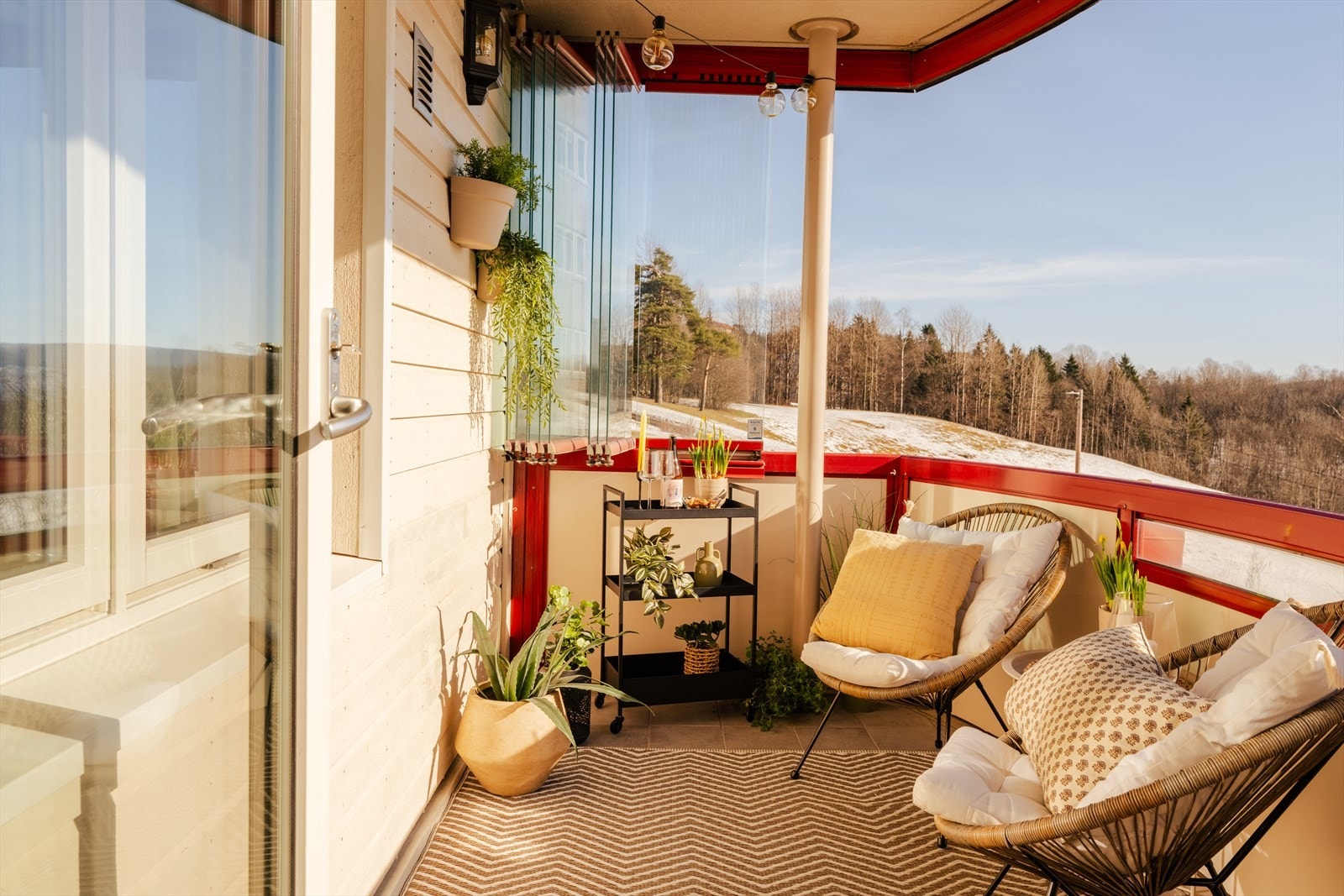 Balkongen er på 6 m² med god plass til ulike utemøbler og planter. Galleribilde