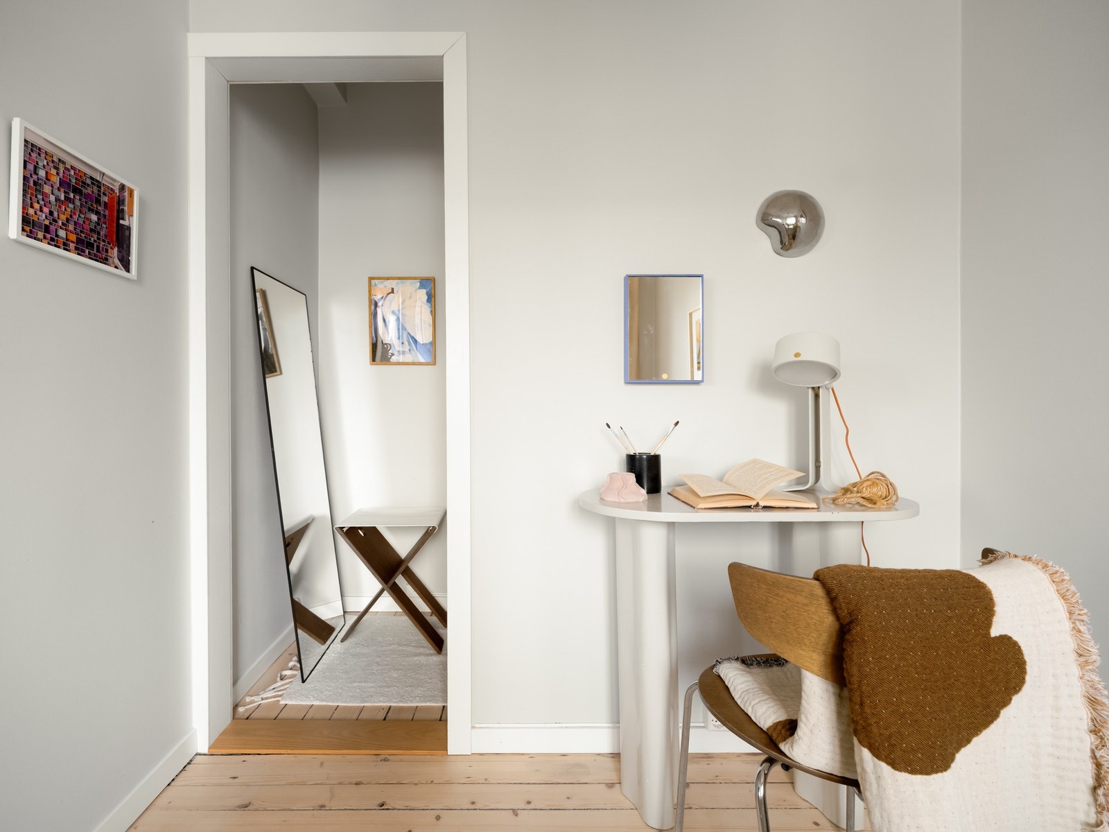 Det er inngang til en innvendig bod/walk-in-closet. Galleribilde