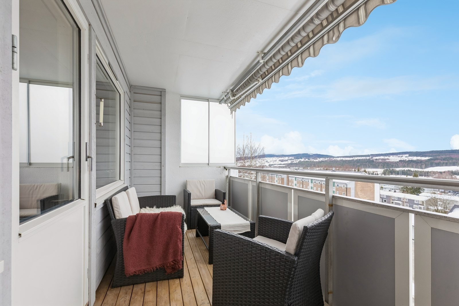 Balkong med gode solforhold. Hyggelig stemning på balkongen. Galleribilde