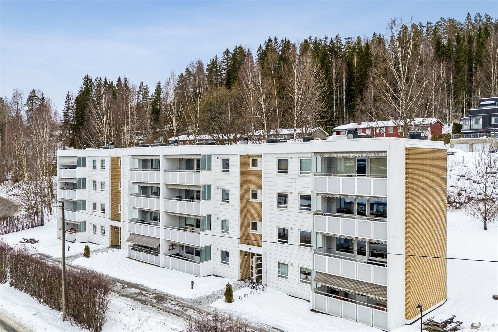 Leiligheten ligger i et hyggelig borettslag på Vangen, ca. 2,5 km fra Kongsvinger sentrum. Galleribilde