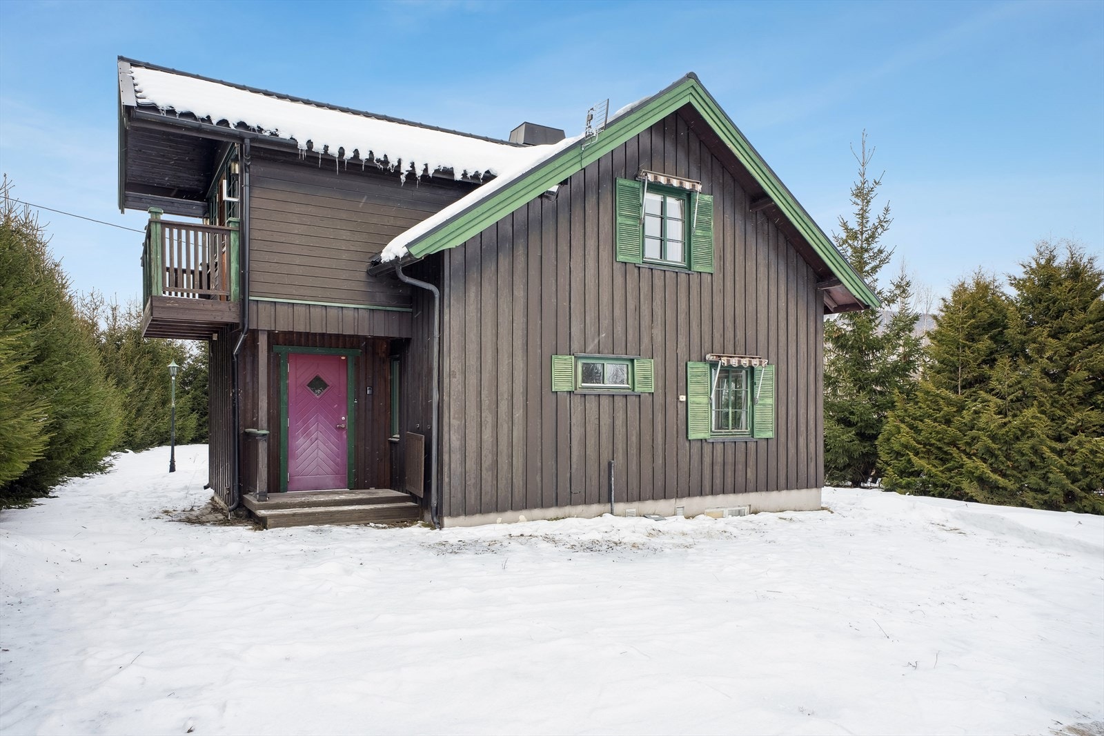 Med Kiwi og Rema 1000 innen få minutters kjøring er hverdagslogistikken enkel. Galleribilde