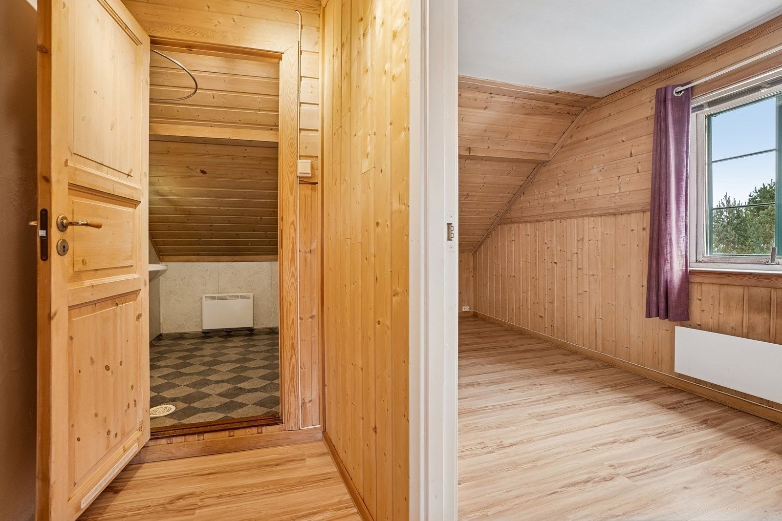 Fra gangen er det tilgang til bad og et av soverommene. Galleribilde