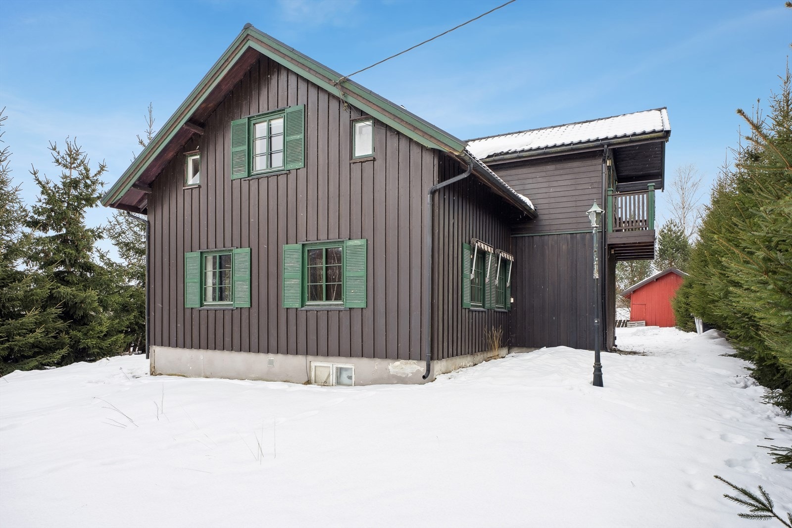 Nærmeste bussholdeplass, Sandbakken Mørkved, er kun 400 meter fra boligen. Galleribilde