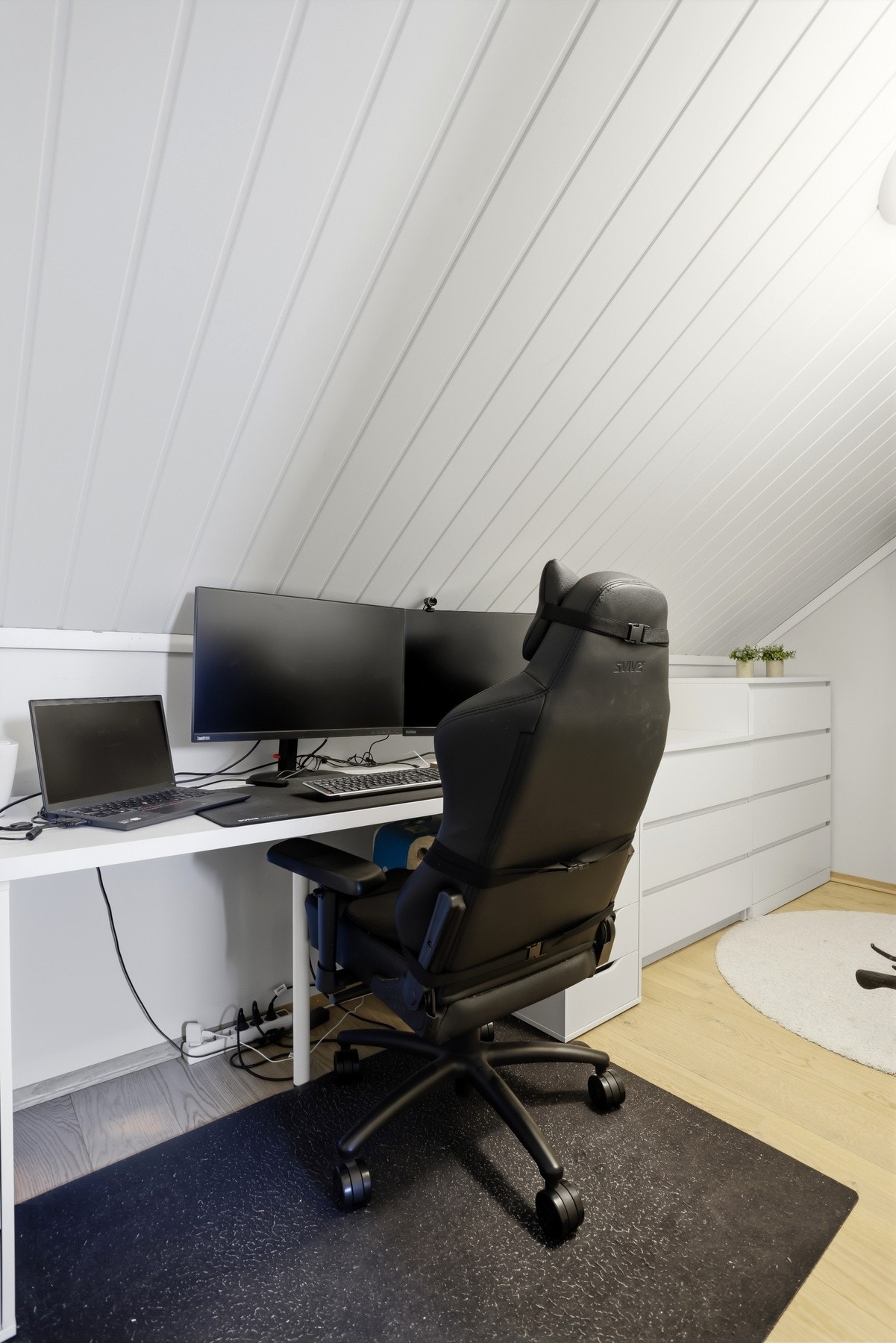 Teknisk rom som i dag blir brukt som kontor Galleribilde