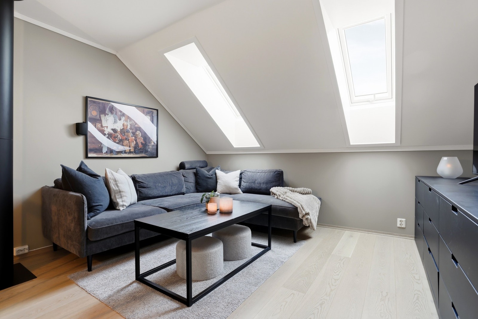 Praktisk loftstue i 2. etasje - Perfekt som et ekstra oppholdsrom til boligen. Galleribilde