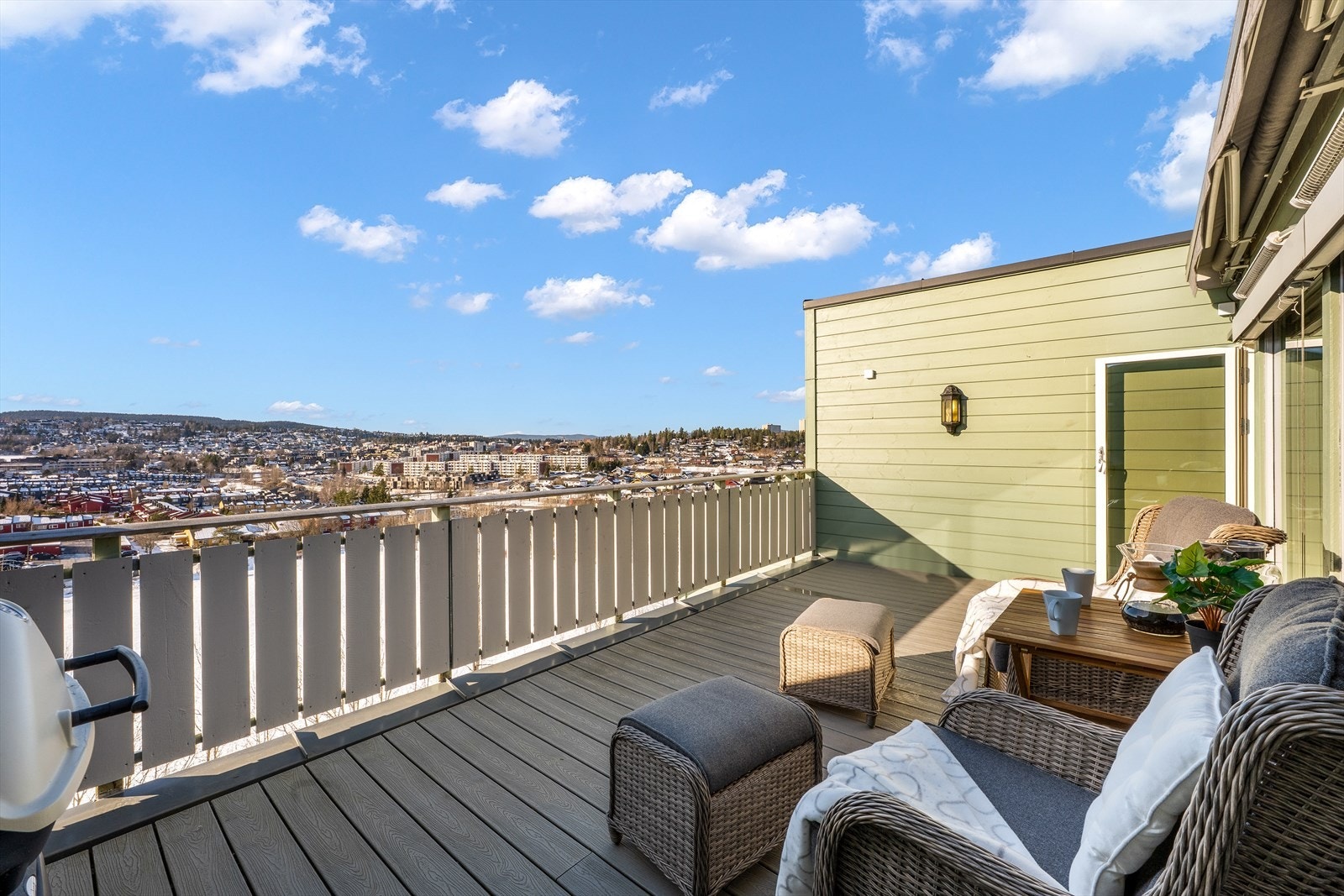 Nærmeste nabo foran er landbruksområder, som gjør at området oppleves svært tilbaketrukket fra støy og trafikk Galleribilde