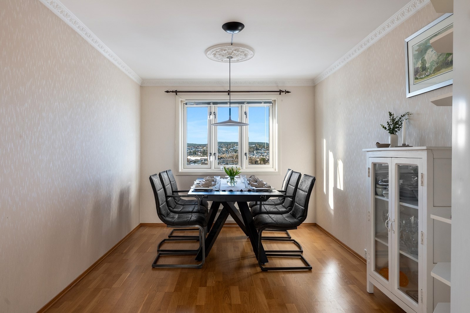 Ved behov for et tredje soverom, kan dette rommet også enkelt gjøres om til soverom Galleribilde