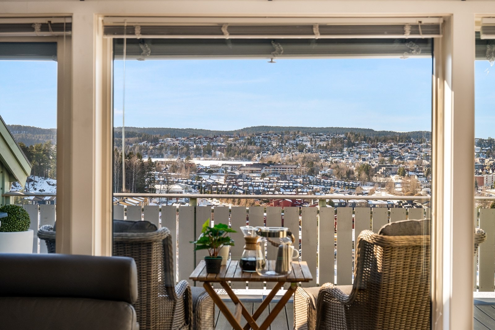 Utsikten får du selv i stuen Galleribilde