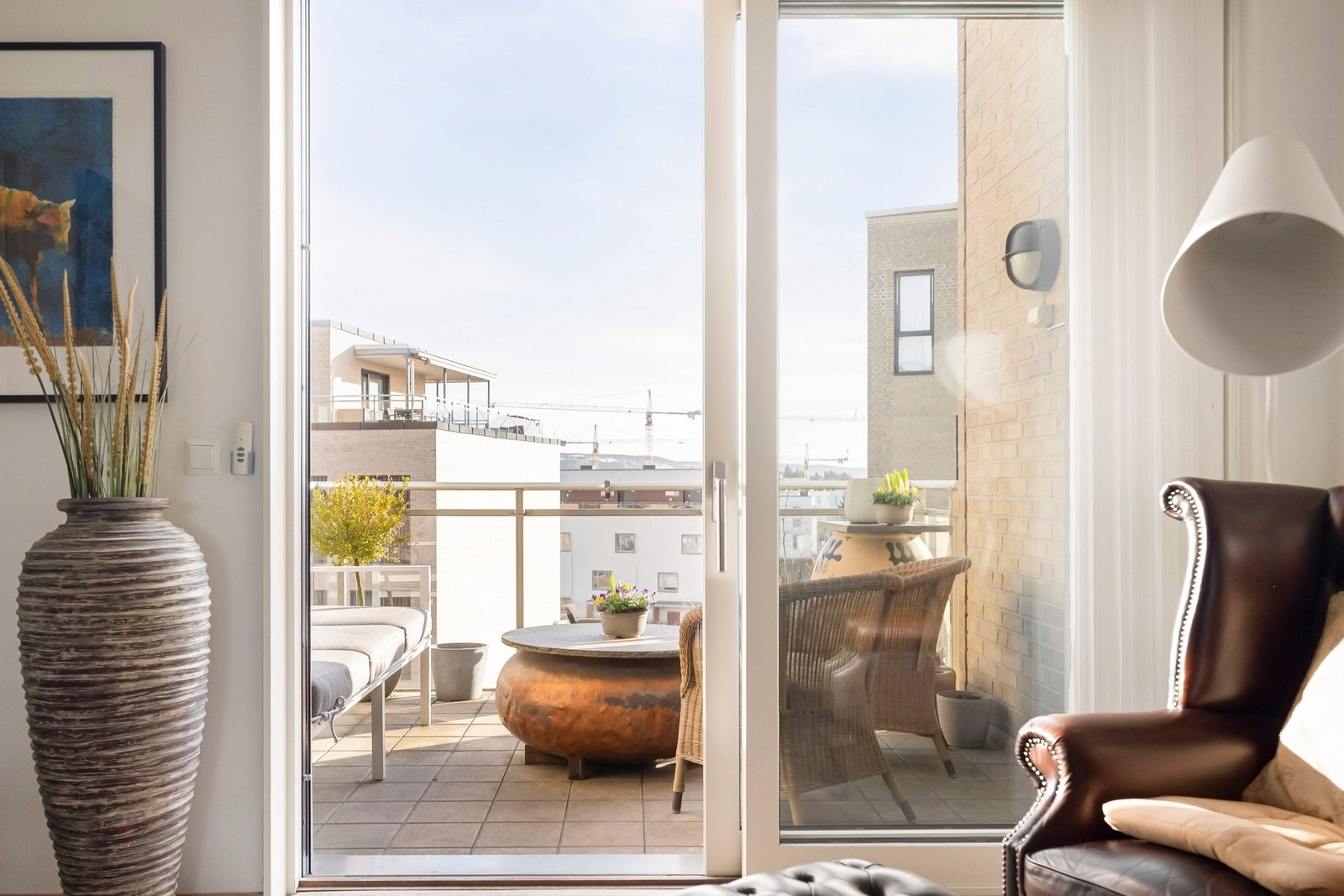 Fra stuen er det utgang til en sydvendt balkong. Galleribilde