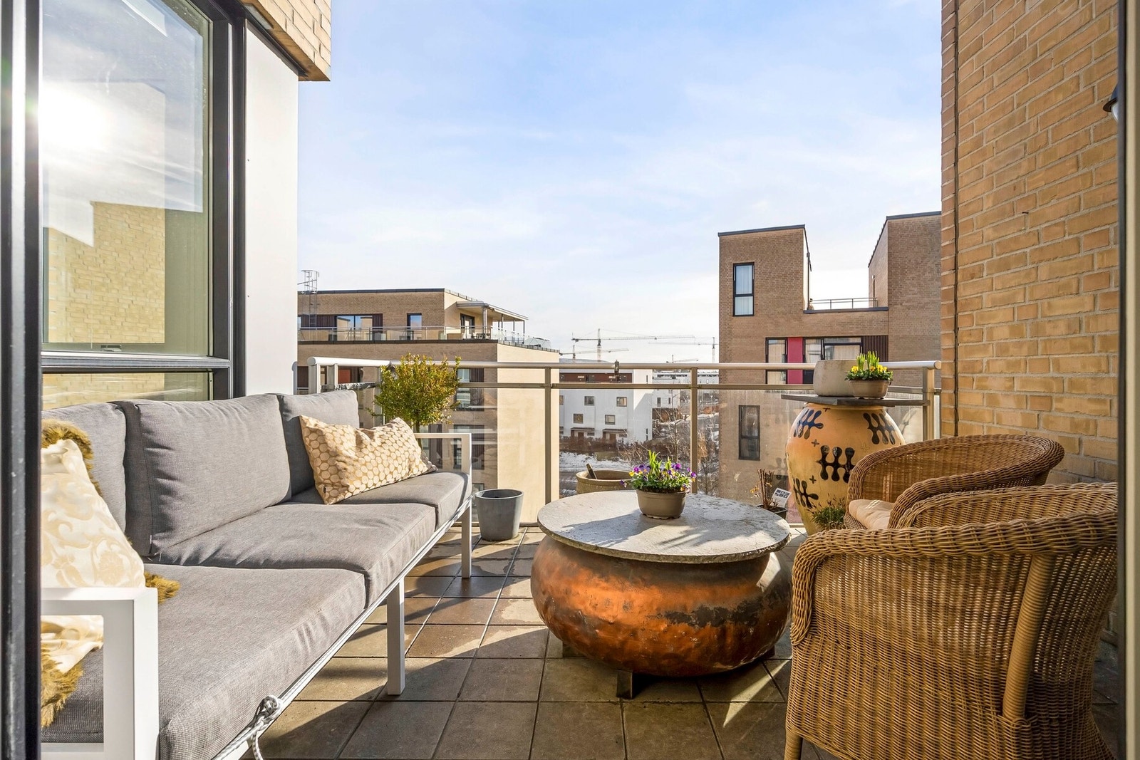 Balkongen er på hele 10 kvm. Galleribilde