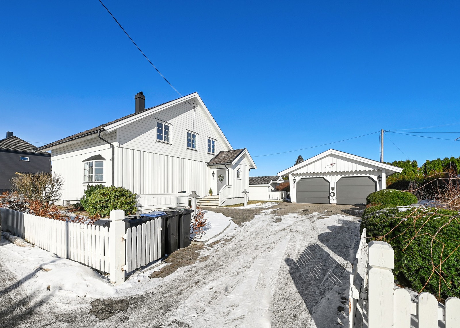 Eiendommen har populær og barnevennlig beliggenhet, og det er bare en drøy kilometer til sentrum. Galleribilde