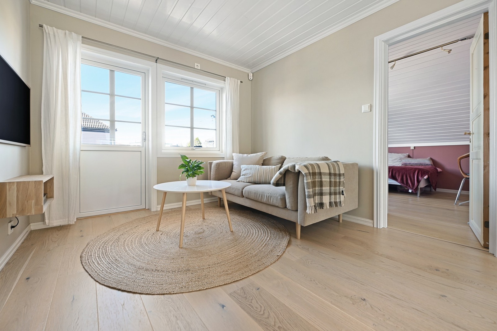 Fra loftstuen er det utgang til en overbygd balkong. Galleribilde