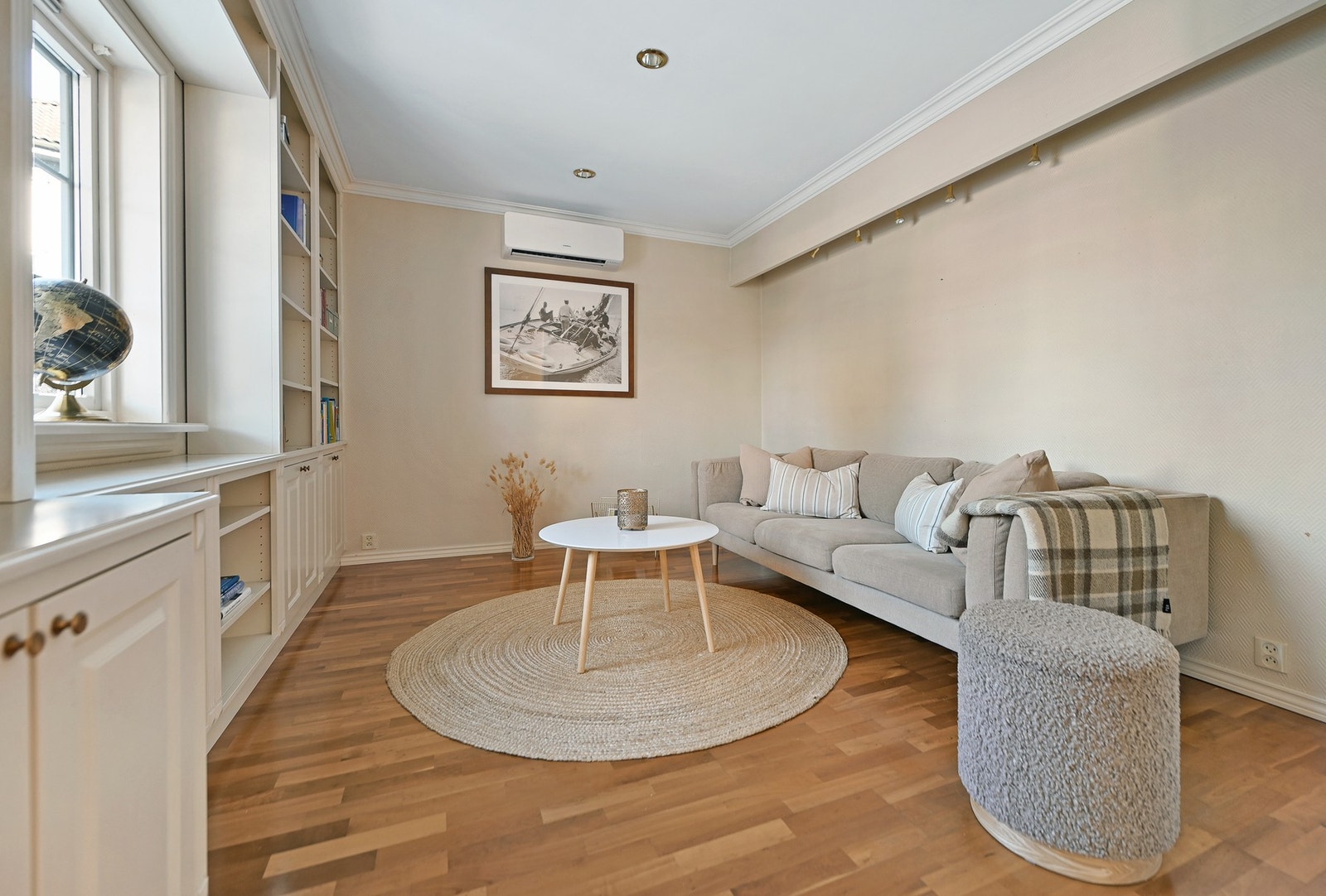 Fleksibelt rom som kan benyttes både som spisestue, TV-stue, bibliotek eller lignende. Galleribilde