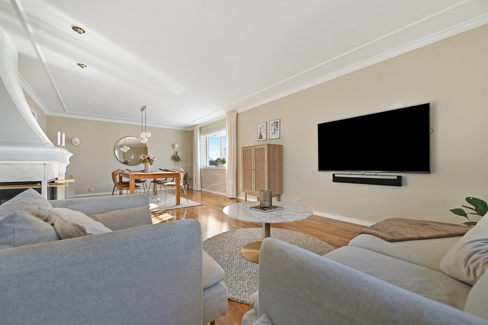 Boligen er stor og innholdsrik, med bl. a. 4 soverom og 2 baderom. Galleribilde