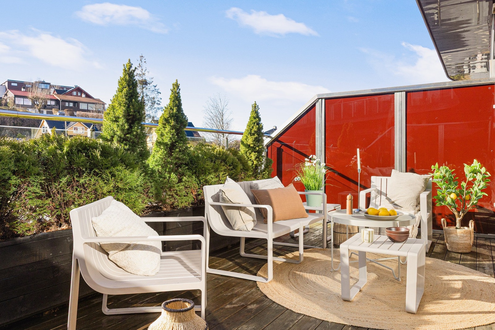 Fra stuen er det utgang til balkong på 18 kvm. Galleribilde