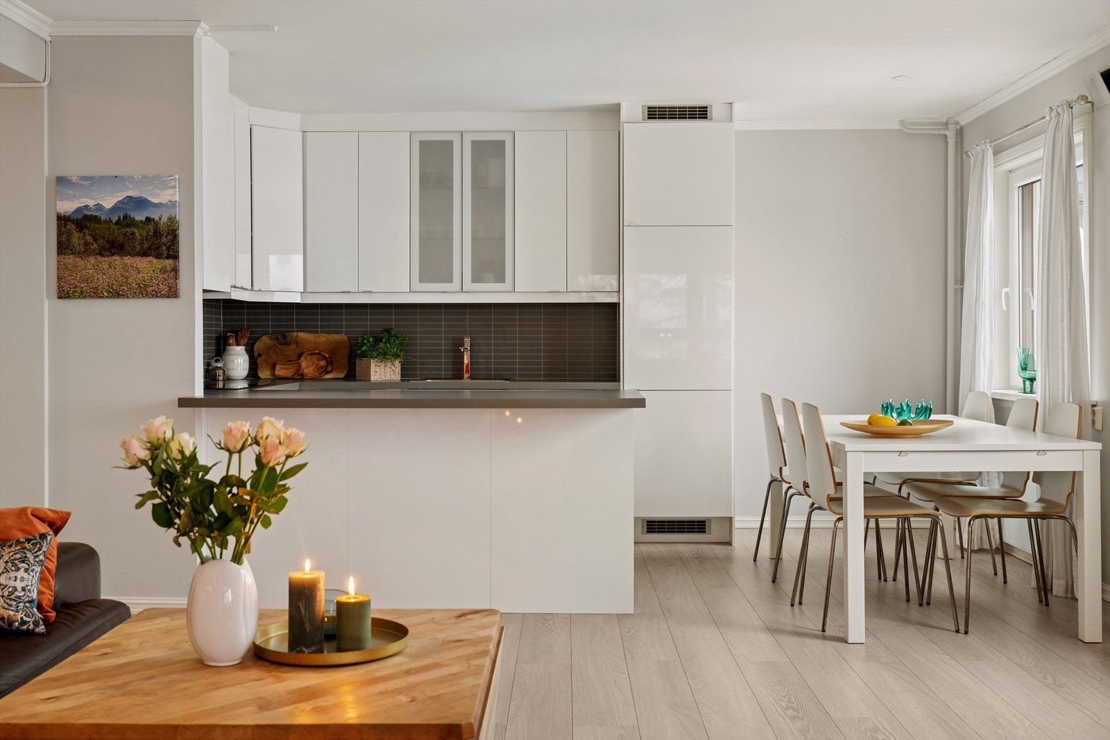 Hyggelig leilighet med 2 soverom og innglasset balkong Galleribilde