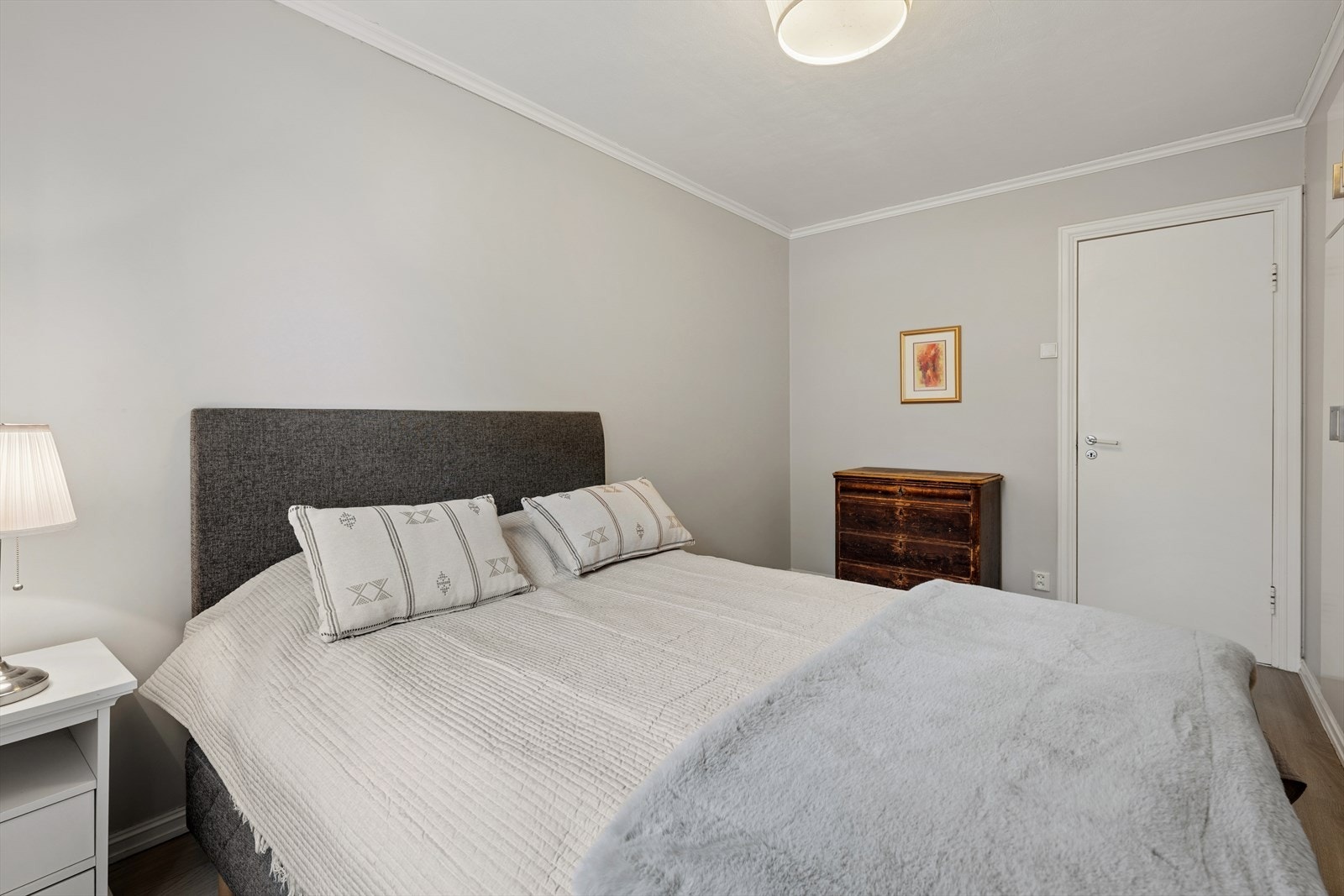 Det er god plass til dobbeltseng på begge rommene. Galleribilde