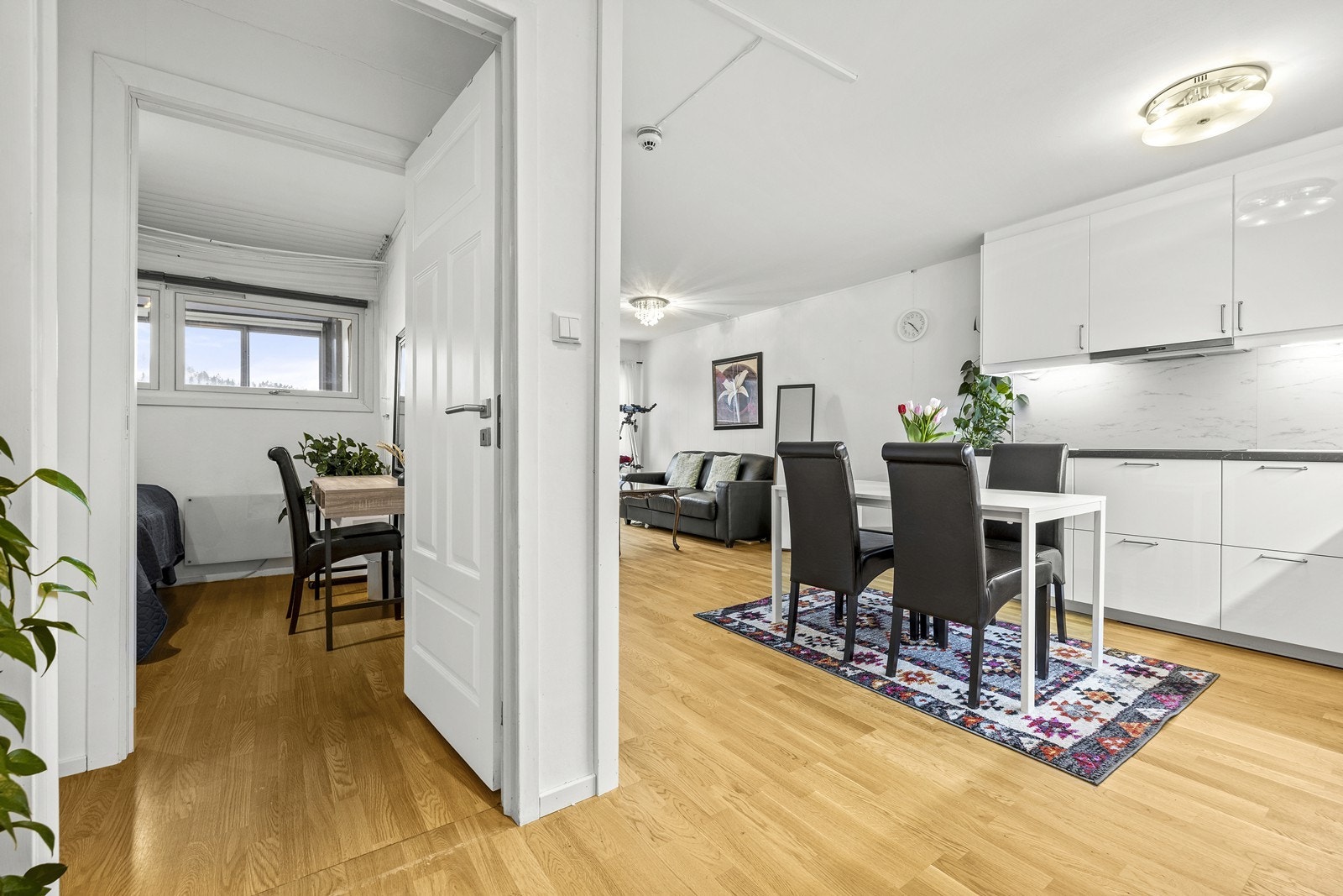 Fra den sosiale sonen er det adkomst til soverom og kontor. Galleribilde