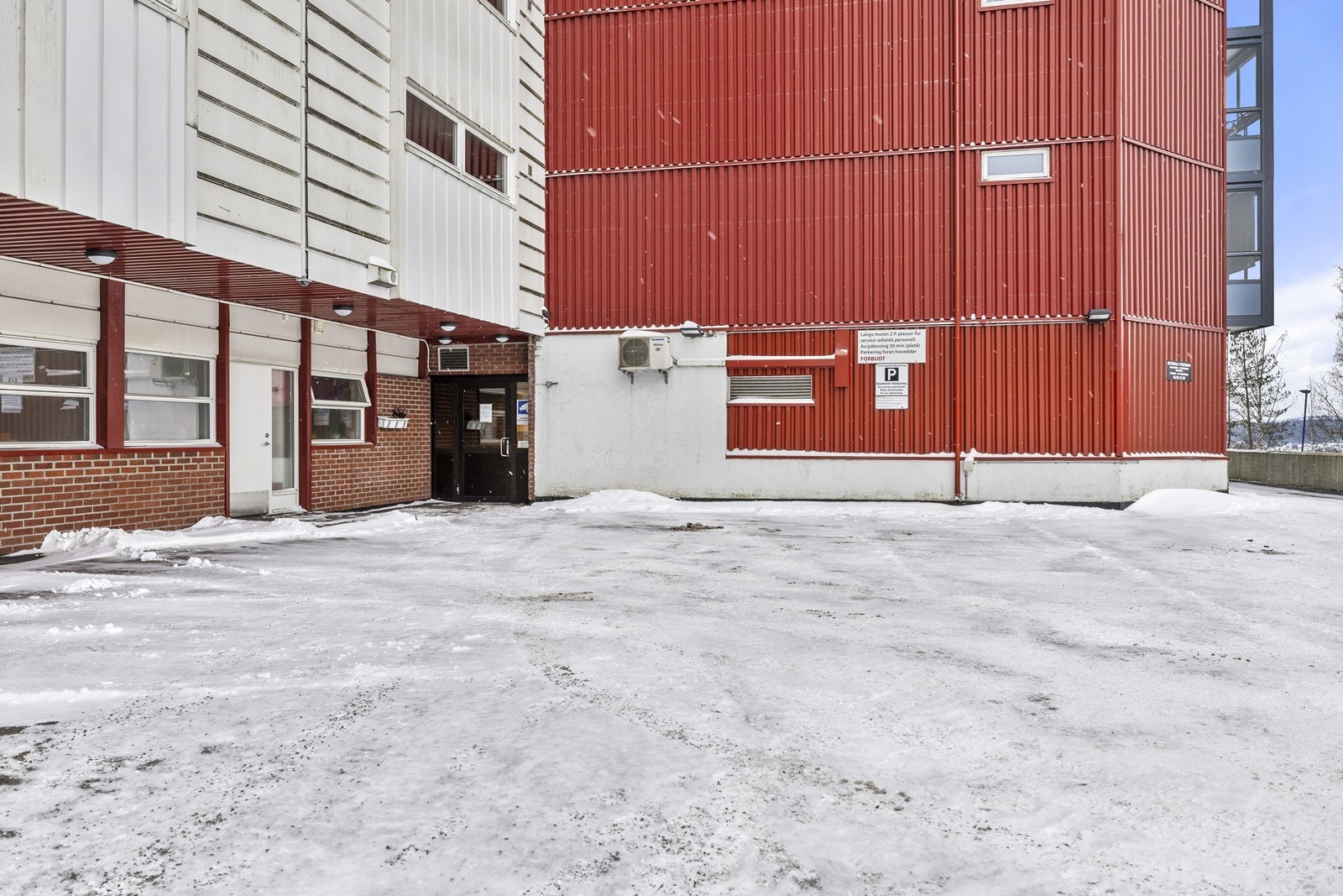 Eiendommen er en del av et etablert og rolig boligområde i Blystadlia. Galleribilde