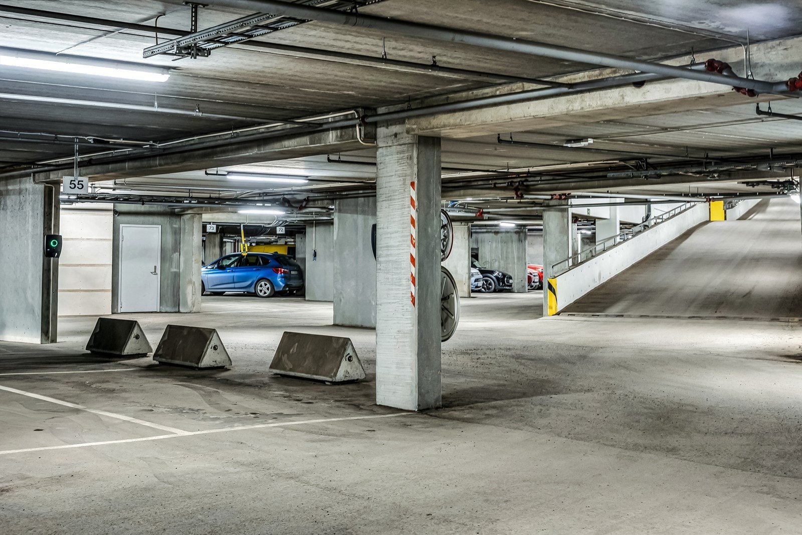 Leiligheten disponerer en garasjeplass med elbillader i sameiets felles, oppvarmede garasjeanlegg. Galleribilde