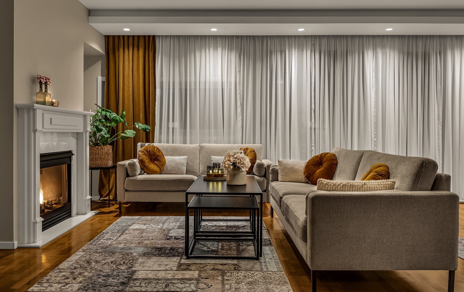 Stuen har en moderne gasspeis som gir både varme og en hyggelig atmosfære. Galleribilde