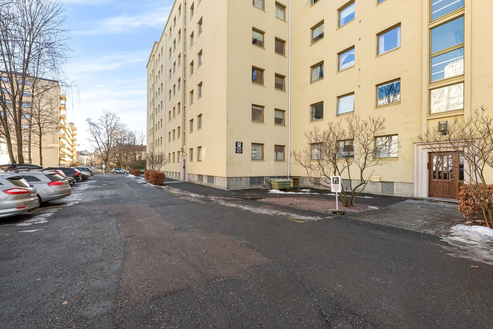 Sameiet har parkeringsplasser som leies ut etter gjeldende venteliste. Galleribilde