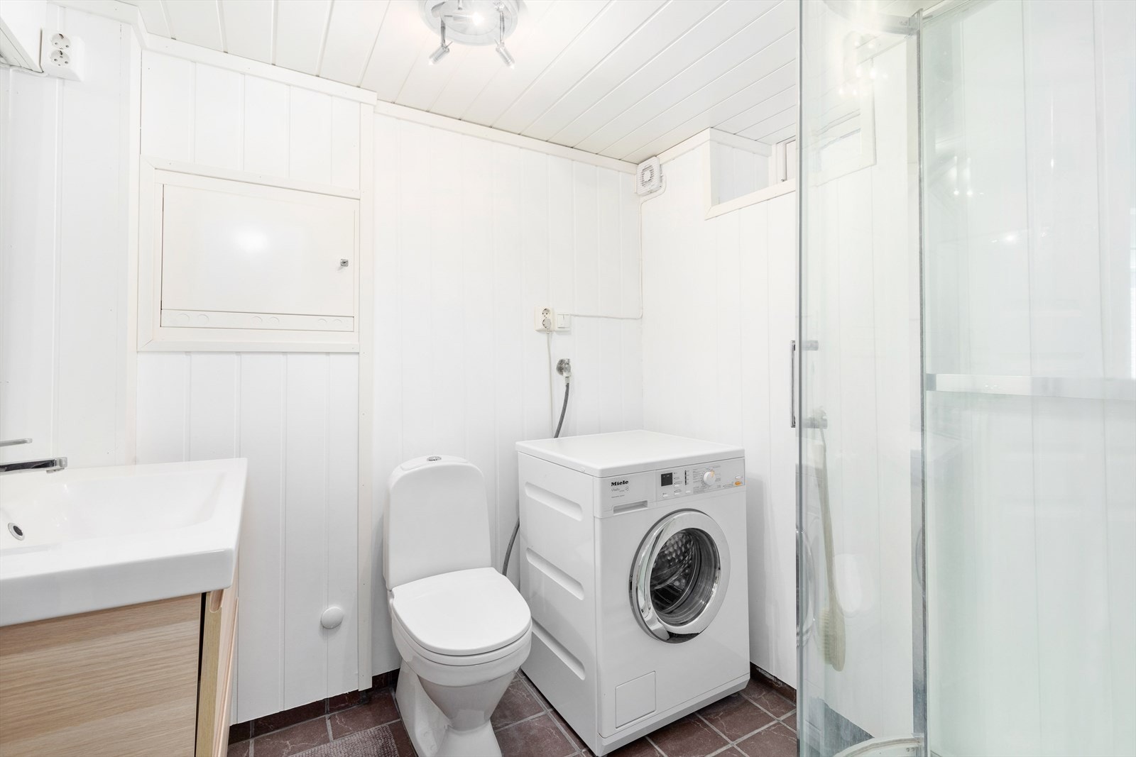 Bad i kjeller. Galleribilde