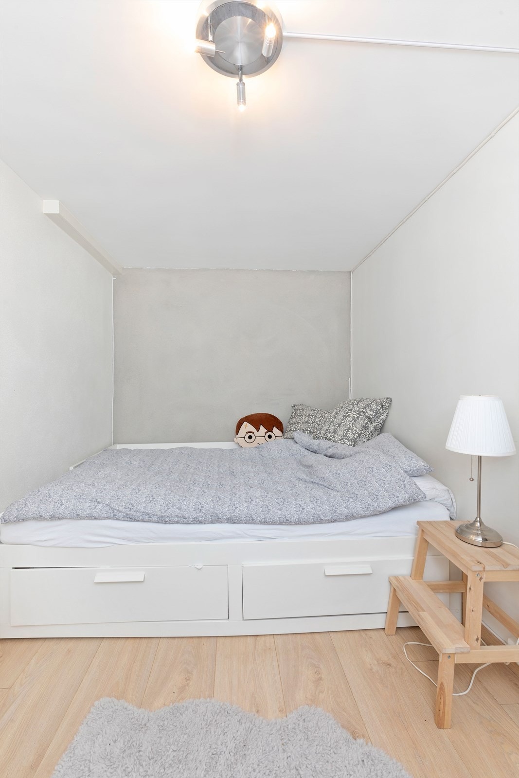 Soverom i kjeller. Galleribilde