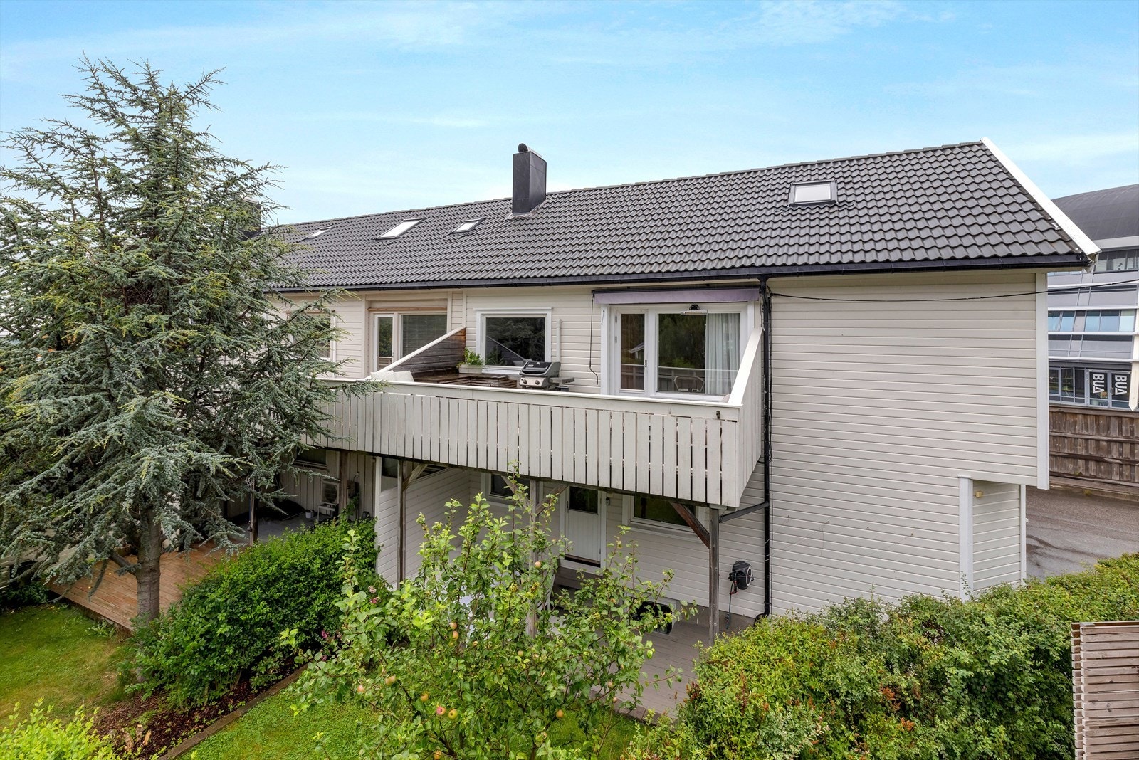 Her finner du to romslige og usjenerte uteplasser. Galleribilde