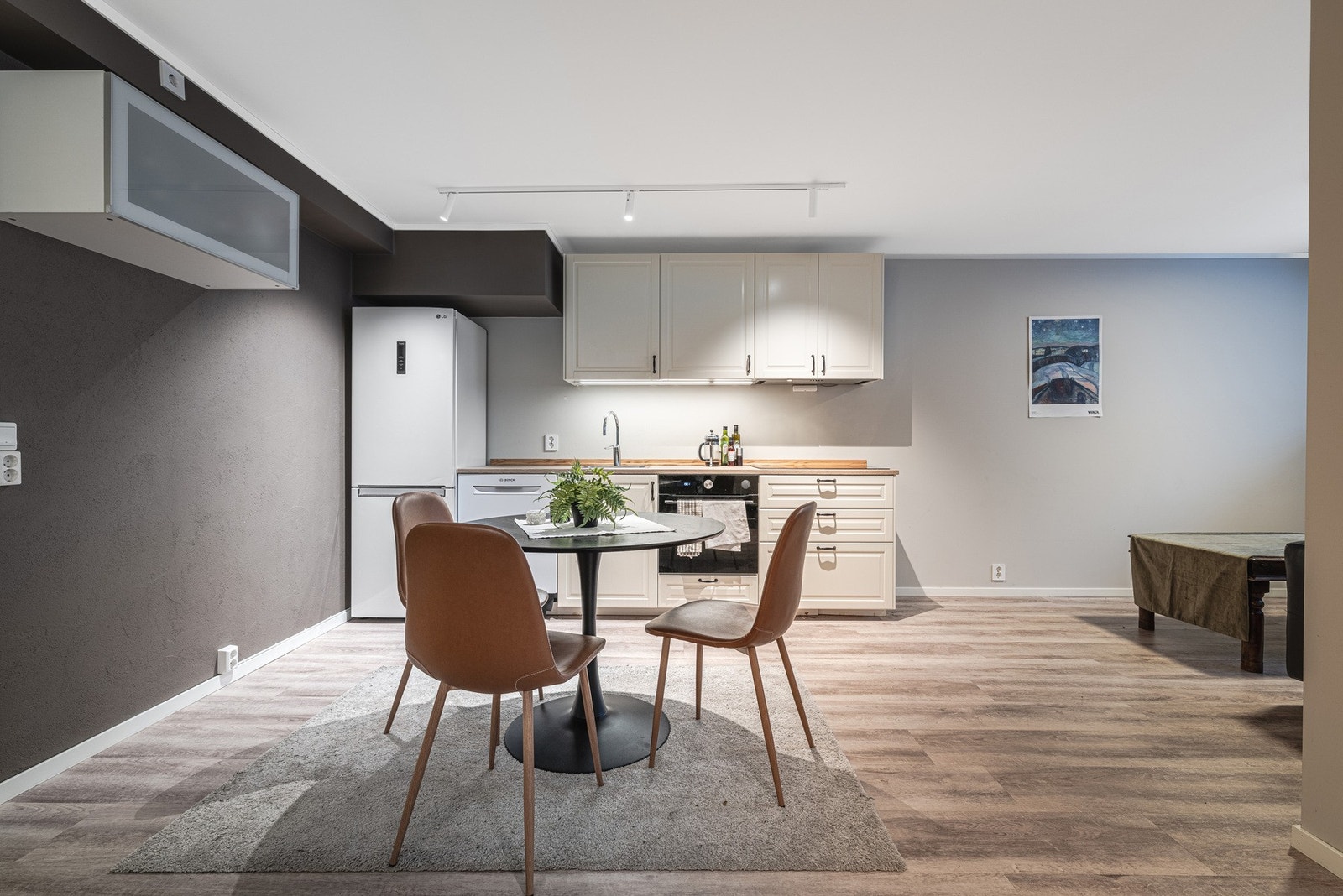 Praktisk og moderne utleiedel med 2 soverom og godt inntektspotensiale. Galleribilde