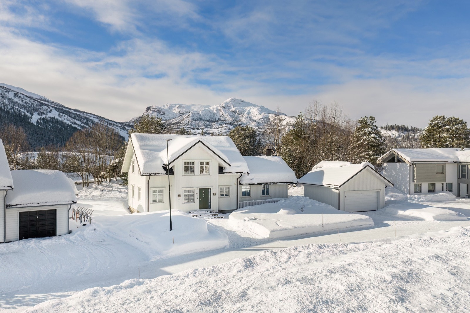 Tilhørende dobbelgarasje. Galleribilde