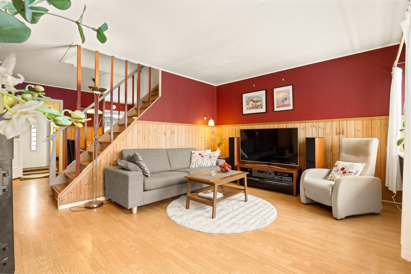 Leilighet som går over 3. og 4. etasje på hjørnet av bygget. Galleribilde