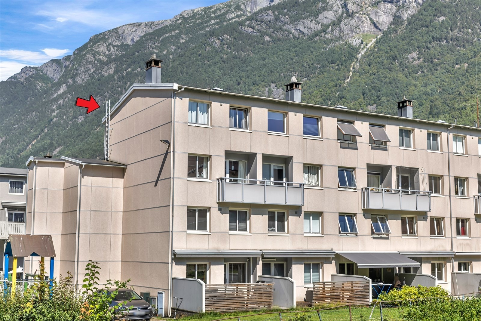 Ligger på hjørnet og toppen av blokken. Galleribilde