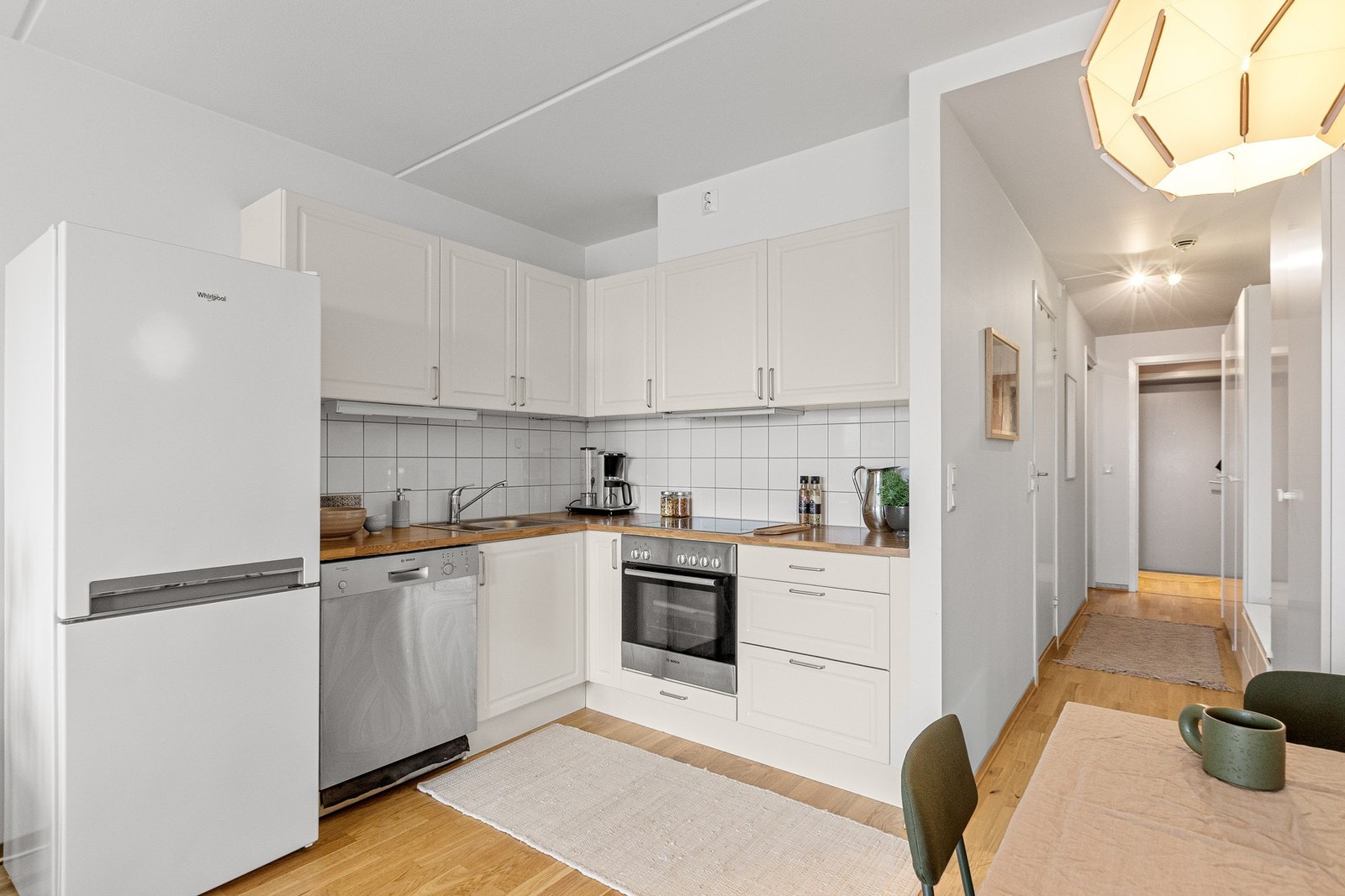 Her har du stilren kjøkkeninnredning levert av kvalitetsleverandøren Sigdal. Galleribilde