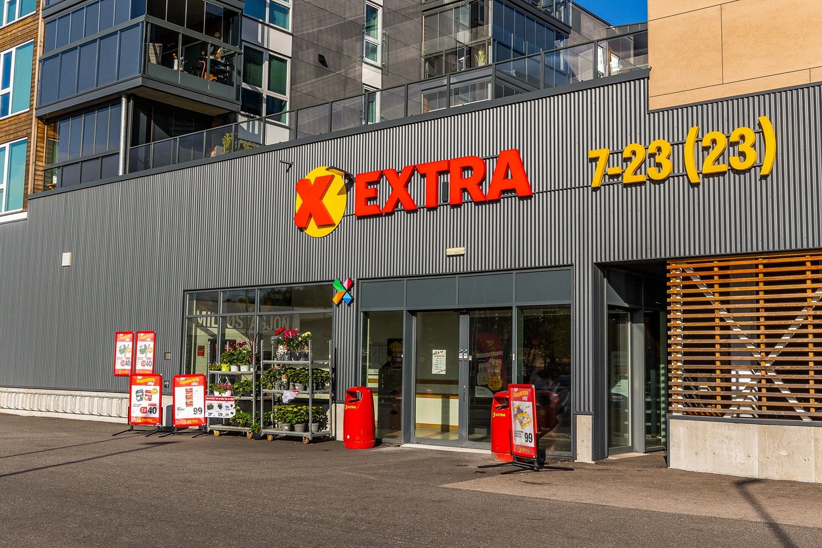 Flott matbutikk i byggets 1.etasje Galleribilde