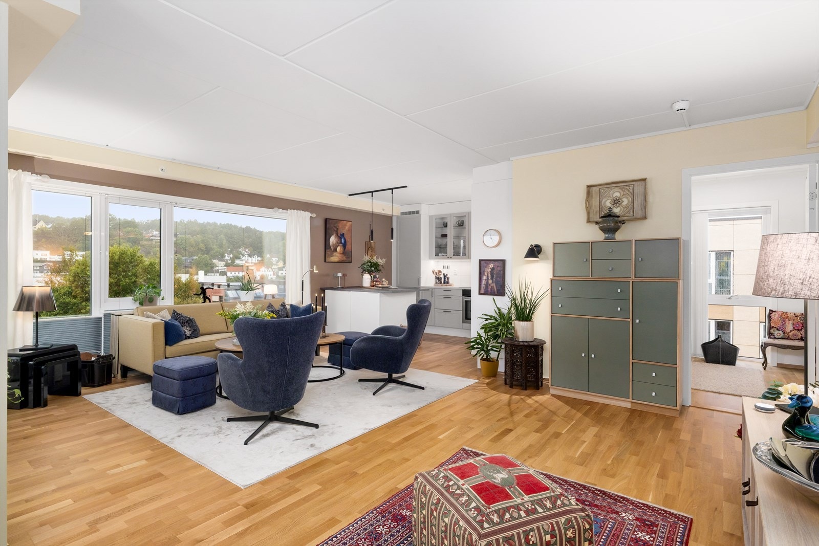 Delvis åpen stue/kjøkkenløsning Galleribilde