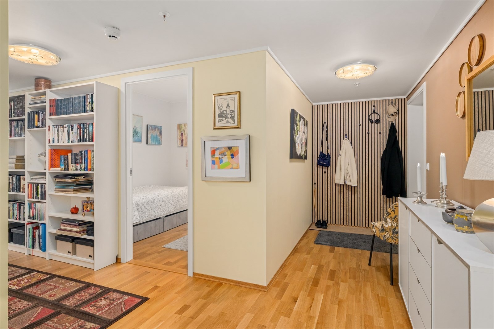 Entré og gang. Leiligheten har balansert ventilasjon med roterende varmeveksler Galleribilde