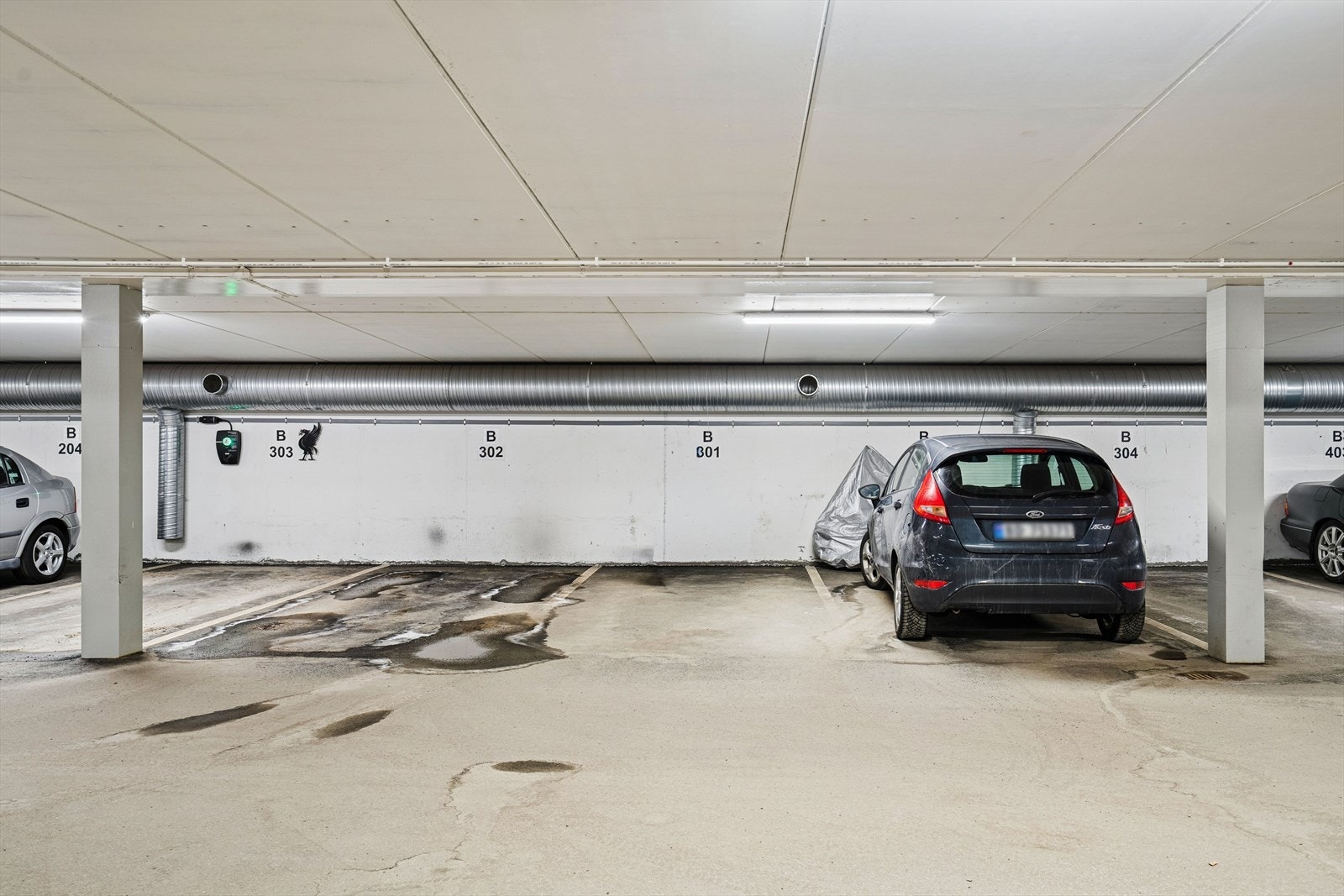 Leiligheten har egen parkeringsplass i felles garasjeanlegg. Mulighet for elbil lader. Galleribilde