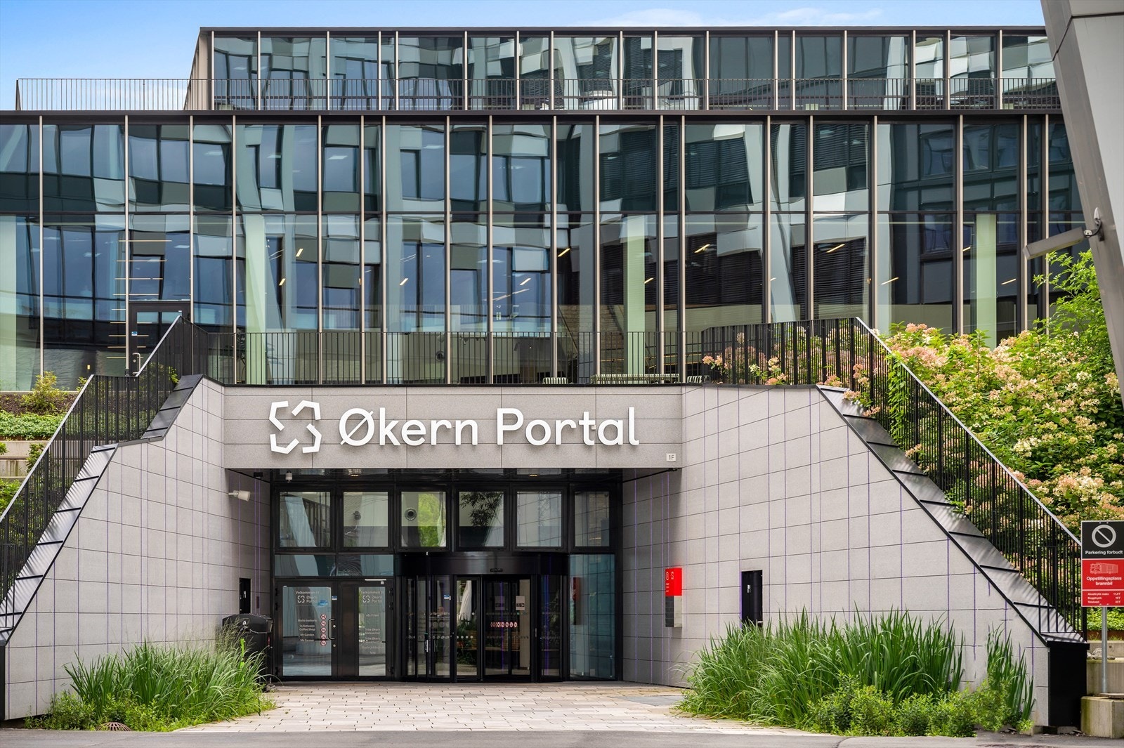 Det er gangavstand til Økern Portal som byr på treningssenter og flere serveringssteder Galleribilde