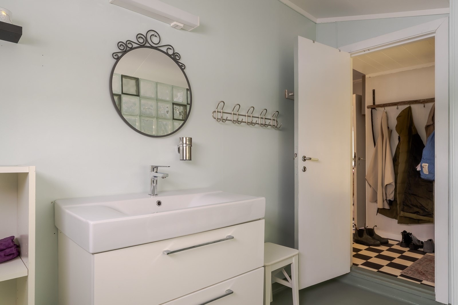 Boligen har også eget vaskerom med opplegg for vaskemaskin. Galleribilde