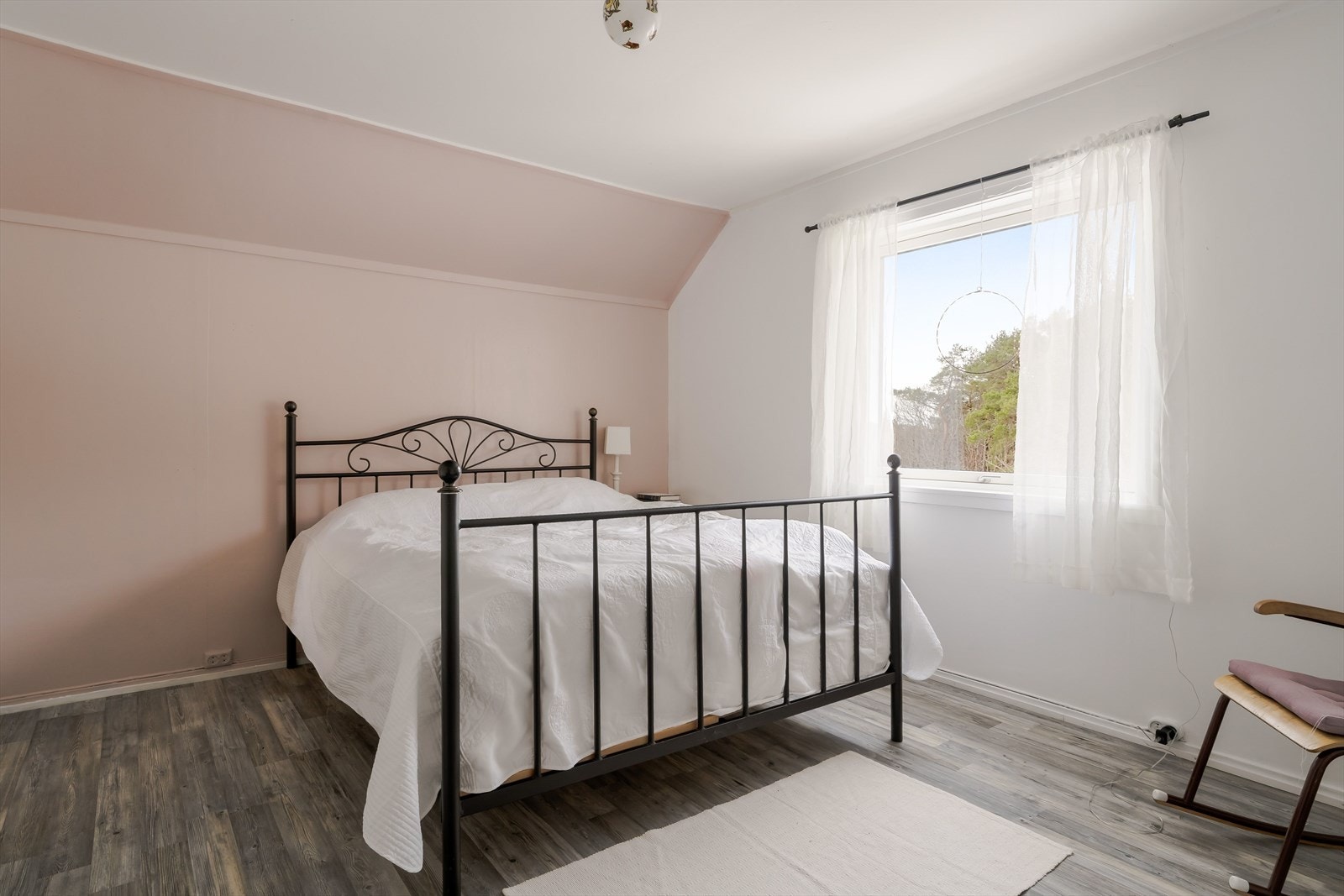 Det største soverommet i 2. etasje er på 13m². Galleribilde