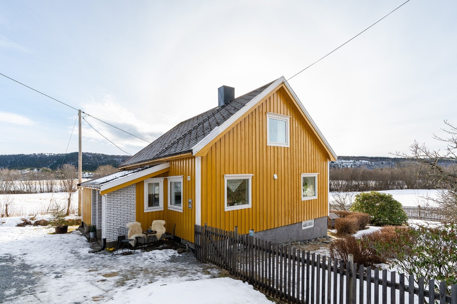 Aktiv Eiendomsmegling v/ Thomas Lerstadgrind har gleden av å presentere Fevågveien 39! Foto: Vidar Alvik v/ Grattis foto. Galleribilde