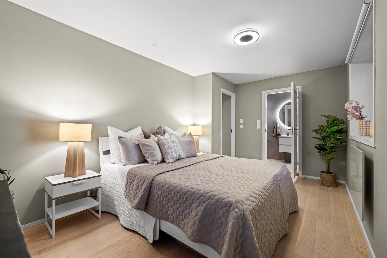 Hovedsoverom med eget bad. Galleribilde