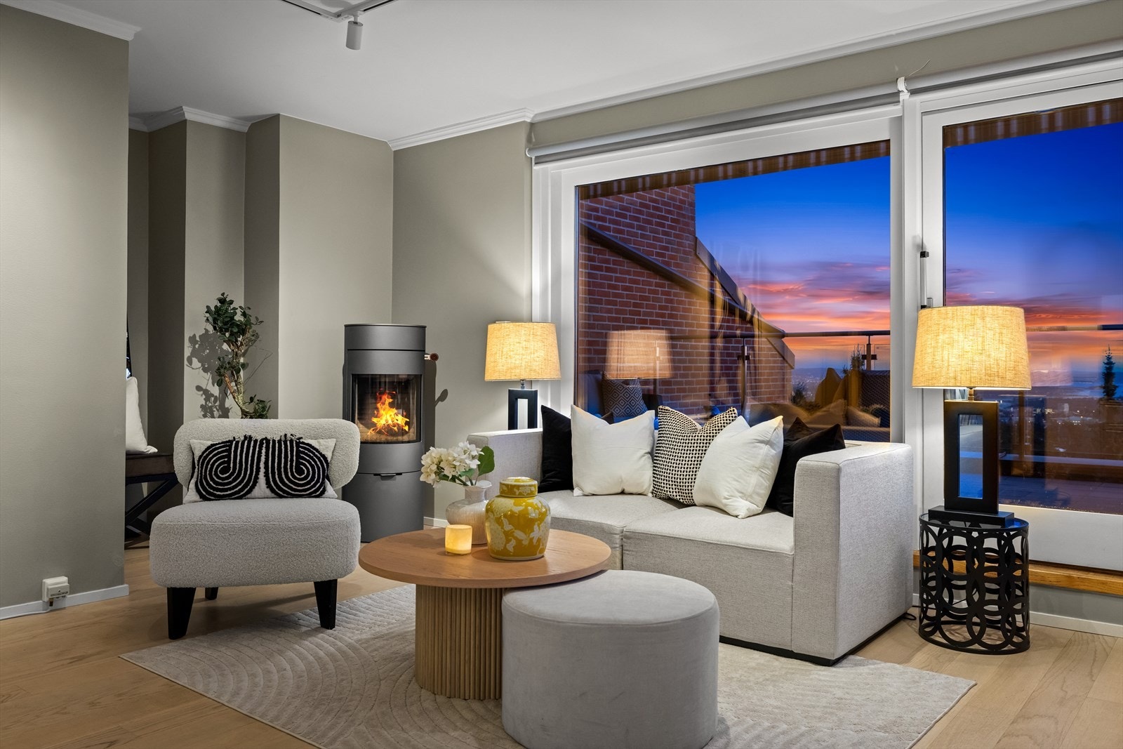 Peisovn fra 2021 som gir både varme og hygge på kjølige dager. Galleribilde