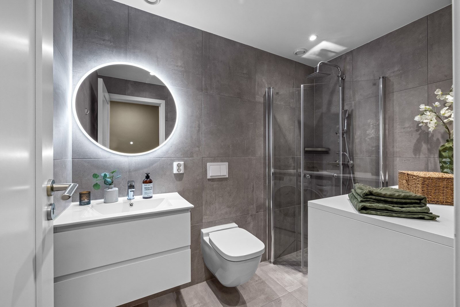 Det andre badet har enkel tilgang fra felles gang. Galleribilde