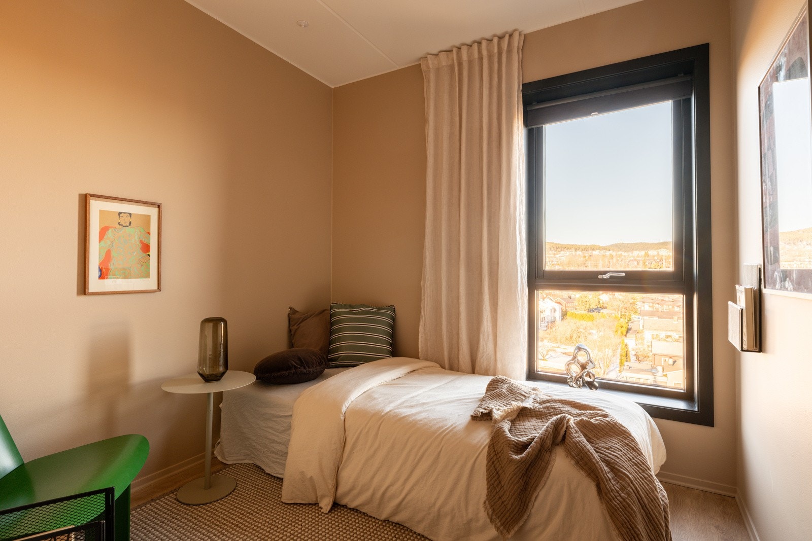 De to øvrige soverommene har også god plass til seng eller skrivepult. Galleribilde